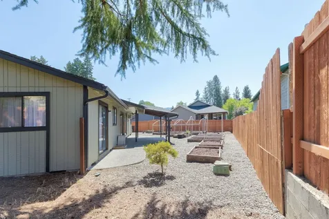 1696 NE 9th Street Grants Pass OR 97526