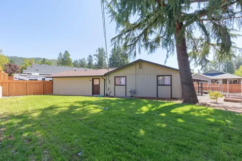 1696 NE 9th Street Grants Pass OR 97526