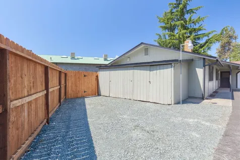 1696 NE 9th Street Grants Pass OR 97526