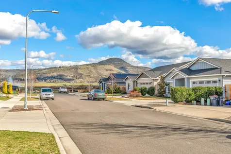 1737 Dragon Tail Place Medford OR 97504