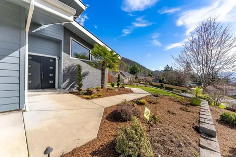 107 NE Vertical Drive Grants Pass OR 97526