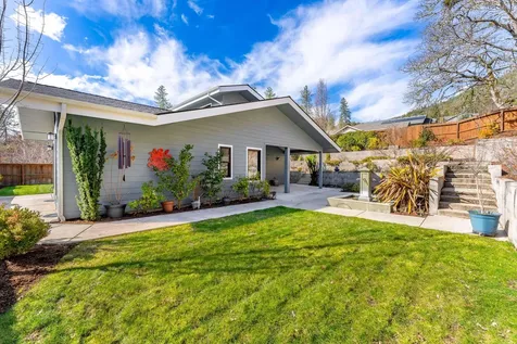 107 NE Vertical Drive Grants Pass OR 97526