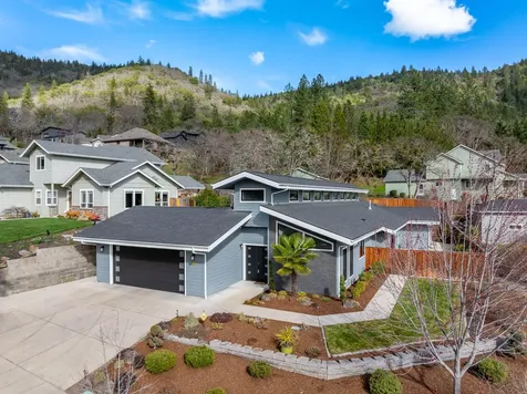 107 NE Vertical Drive Grants Pass OR 97526