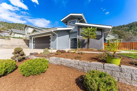 107 NE Vertical Drive Grants Pass OR 97526