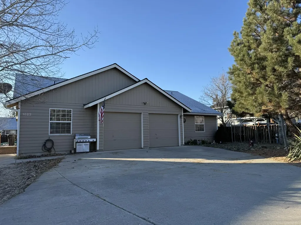 1624 SW Rimrock Way Redmond OR 97756