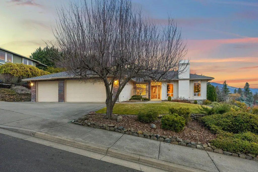 1564 Upland Place Medford OR 97504