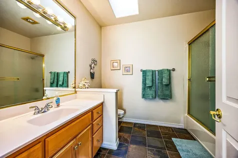 1564 Upland Place Medford OR 97504