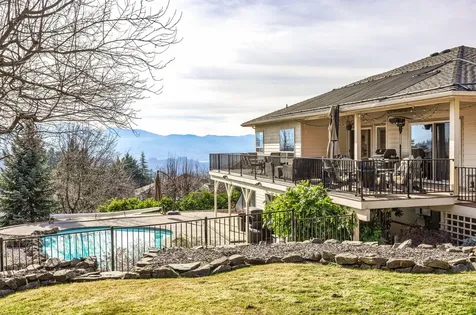 1564 Upland Place Medford OR 97504
