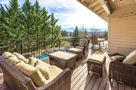 1564 Upland Place Medford OR 97504