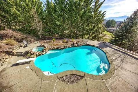 1564 Upland Place Medford OR 97504