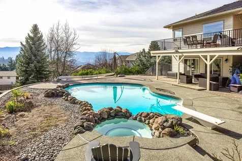 1564 Upland Place Medford OR 97504