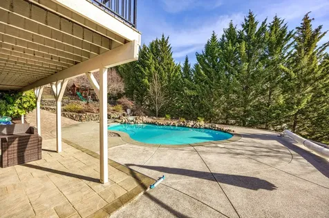 1564 Upland Place Medford OR 97504