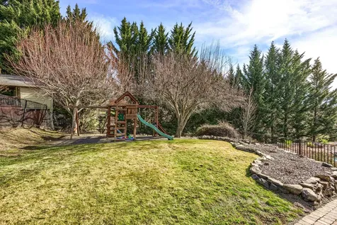 1564 Upland Place Medford OR 97504