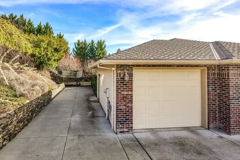 1564 Upland Place Medford OR 97504