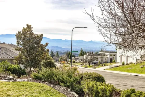 1564 Upland Place Medford OR 97504