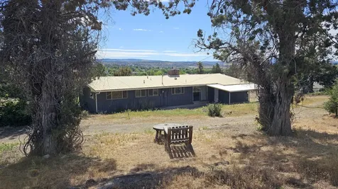 303 NW Poplar Street Madras OR 97741