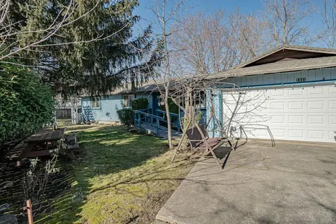 1521 Grand Avenue Medford OR 97504