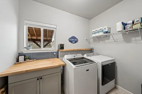 1616 SW Sarasoda Court Redmond OR 97756