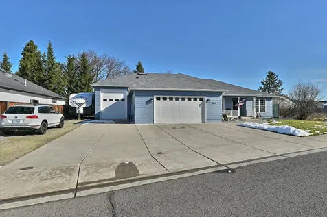 864 Mendolia Way Central Point OR 97502