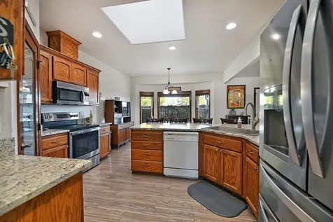864 Mendolia Way Central Point OR 97502