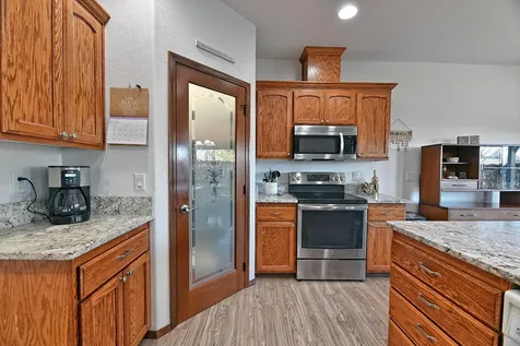 864 Mendolia Way Central Point OR 97502