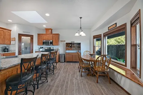 864 Mendolia Way Central Point OR 97502