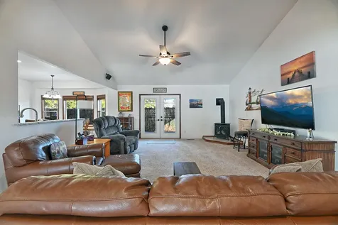 864 Mendolia Way Central Point OR 97502