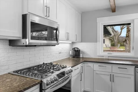 225 Black Oak Drive Medford OR 97504