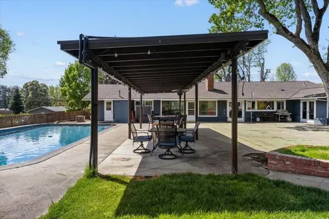 225 Black Oak Drive Medford OR 97504