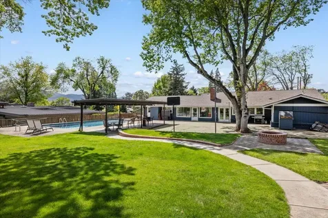 225 Black Oak Drive Medford OR 97504