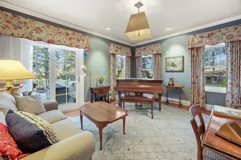 735 S Mountain Avenue Ashland OR 97520