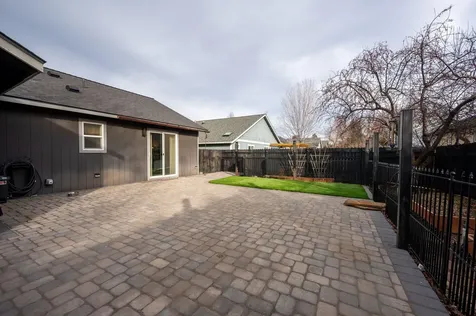 1929 NE Cobble Creek Avenue Bend OR 97701
