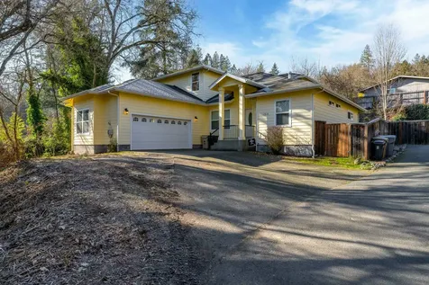 1313 NW Bellevue Place Grants Pass OR 97526