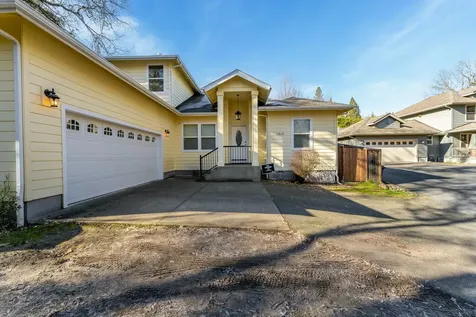 1313 NW Bellevue Place Grants Pass OR 97526