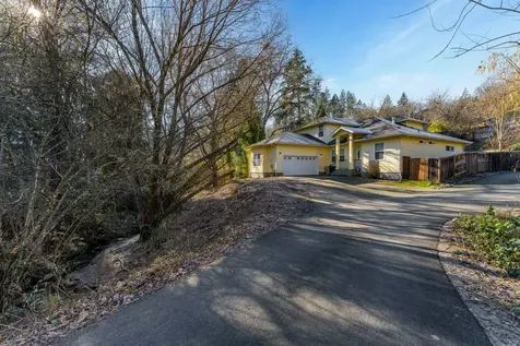 1313 NW Bellevue Place Grants Pass OR 97526