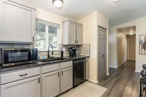 845 NW Maple Lane Redmond OR 97756