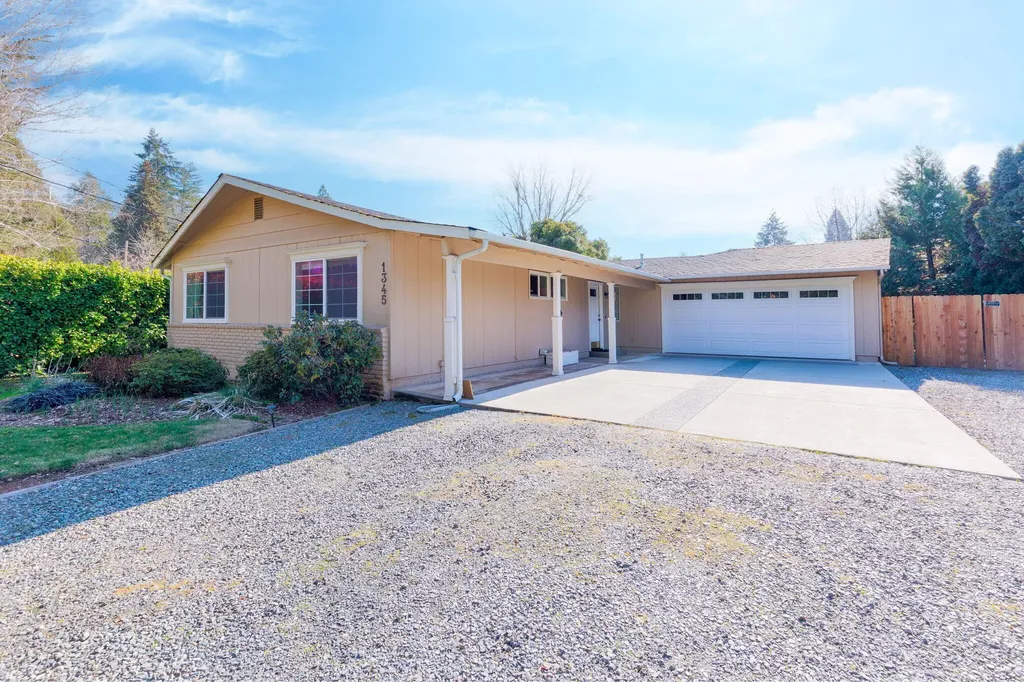 1345 E Park Street Grants Pass OR 97527