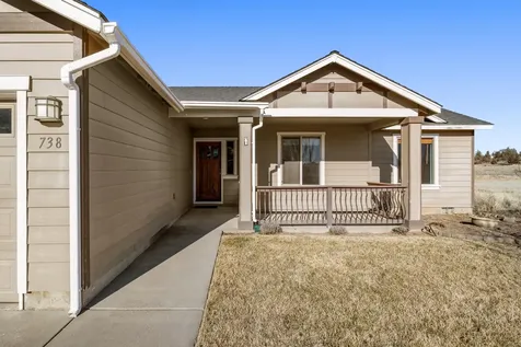 738 NE Marigold Street Madras OR 97741