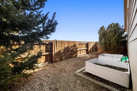738 NE Marigold Street Madras OR 97741