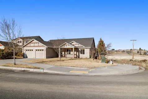 738 NE Marigold Street Madras OR 97741