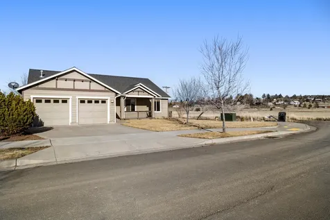 738 NE Marigold Street Madras OR 97741