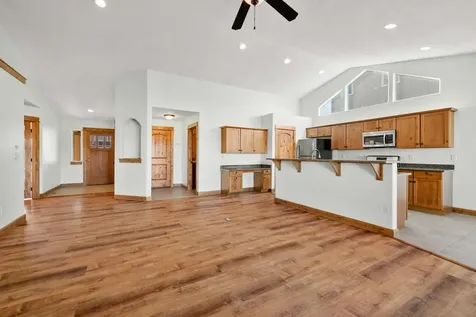 738 NE Marigold Street Madras OR 97741
