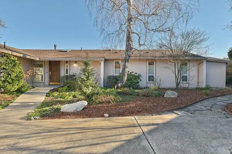 742 Fairway Court Ashland OR 97520