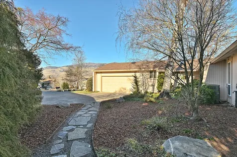 742 Fairway Court Ashland OR 97520