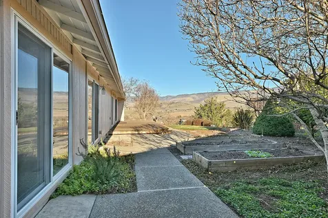 742 Fairway Court Ashland OR 97520