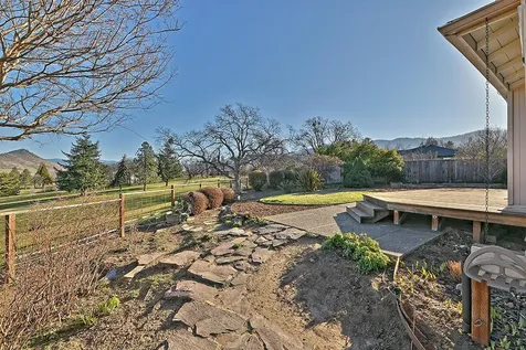 742 Fairway Court Ashland OR 97520