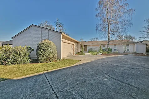 742 Fairway Court Ashland OR 97520