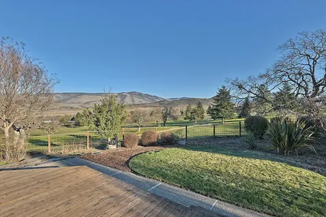 742 Fairway Court Ashland OR 97520