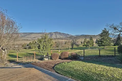 742 Fairway Court Ashland OR 97520