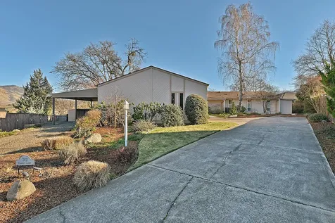 742 Fairway Court Ashland OR 97520